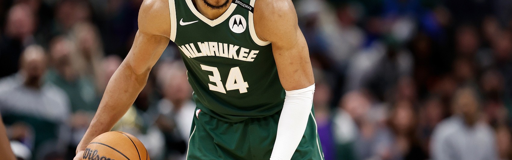 开云APP-格里芬：新赛季MVP我会选字母哥 他会场均打40分钟且数据惊人