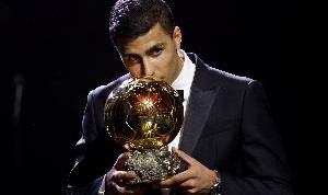 佩德里：金球主要授予前锋，罗德里的胜利证明中场的作用得到认可