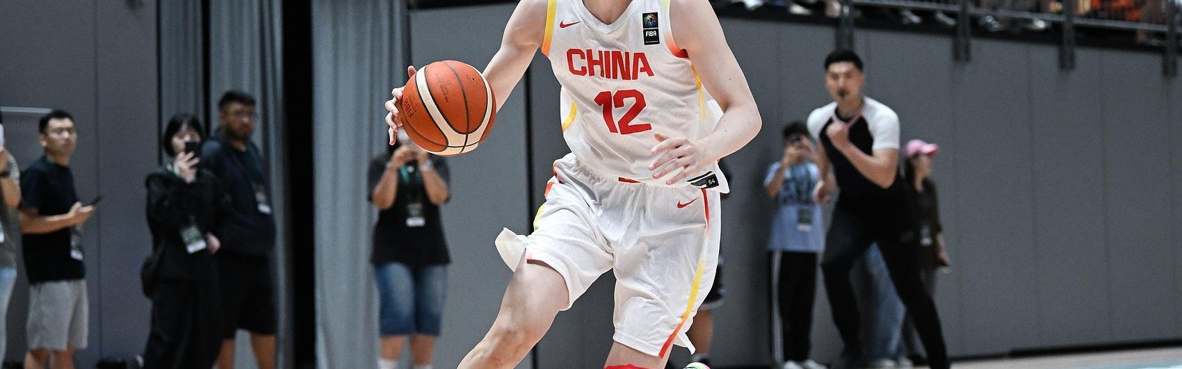 开云官网-媒体人：郇斯楠年底择校 很可能是第一位NCAA high major中国球员