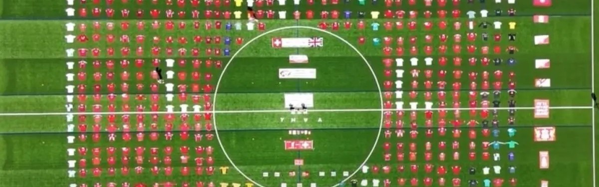 开云中国-真爱！瑞士60岁红军球迷收集1047件利物浦球衣创世界纪录