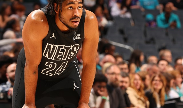 开云-托马斯接受600万年薪资质报价瞄准明年自由市场，库明加是否应效仿此策略？